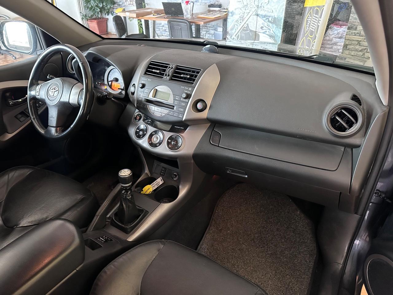 Toyota RAV 4 2.2diesel 177 CV Luxury gancio di traino