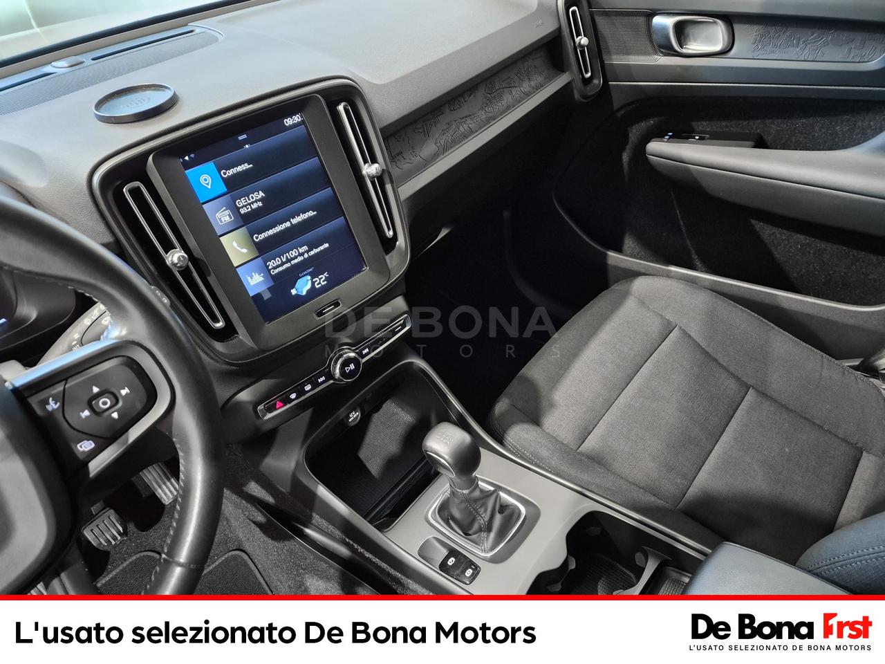 Volvo XC40 1.5 t3 momentum core 163cv my21