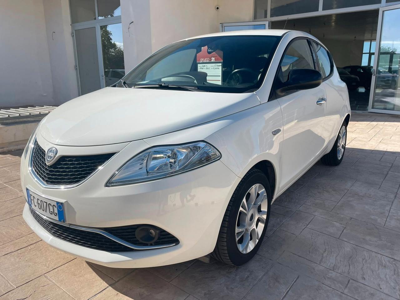 Lancia Ypsilon 1.2 69 CV 5 porte Gold