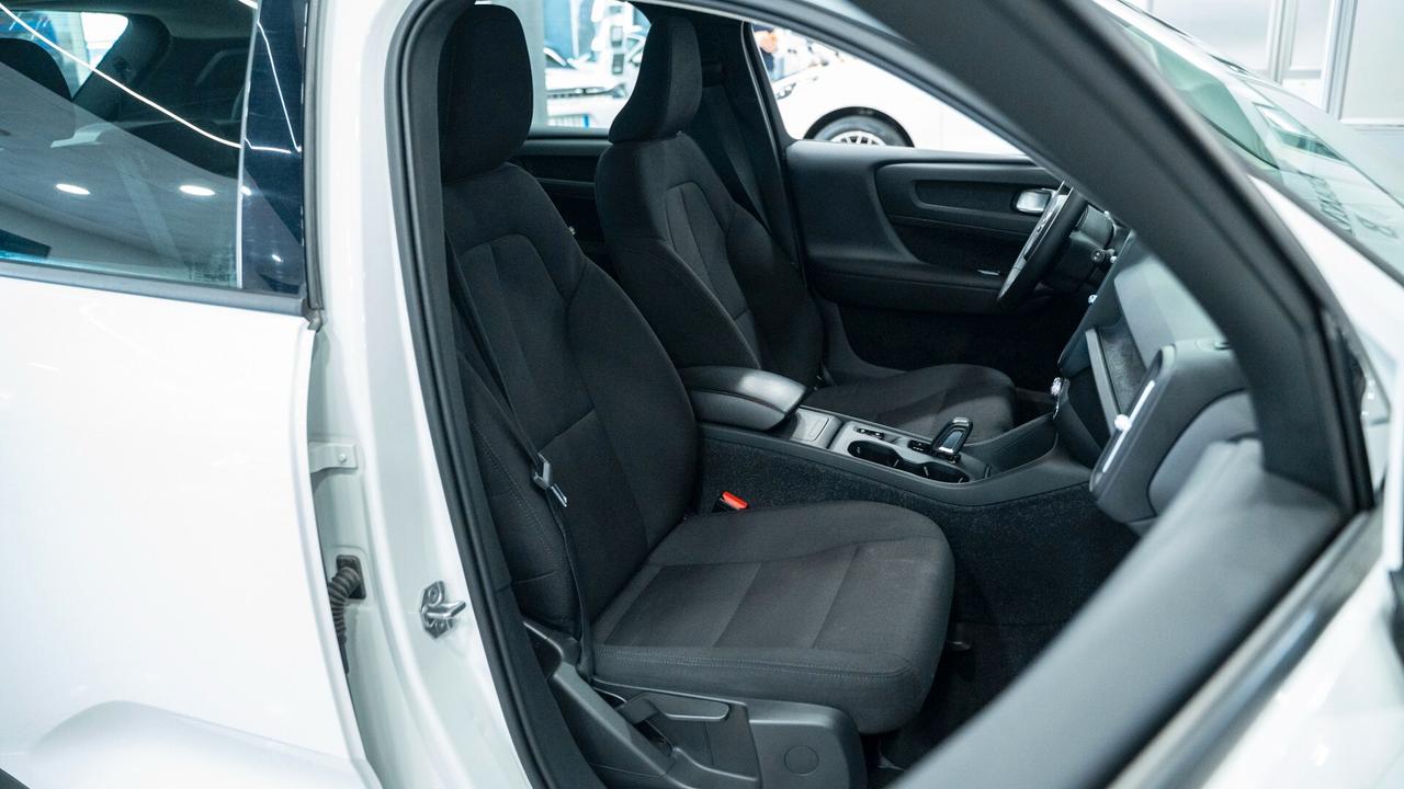 Volvo XC40 2.0 D3 150CV MOMENTUM PRO AUTO NAVI LED FULL OPTIONAL