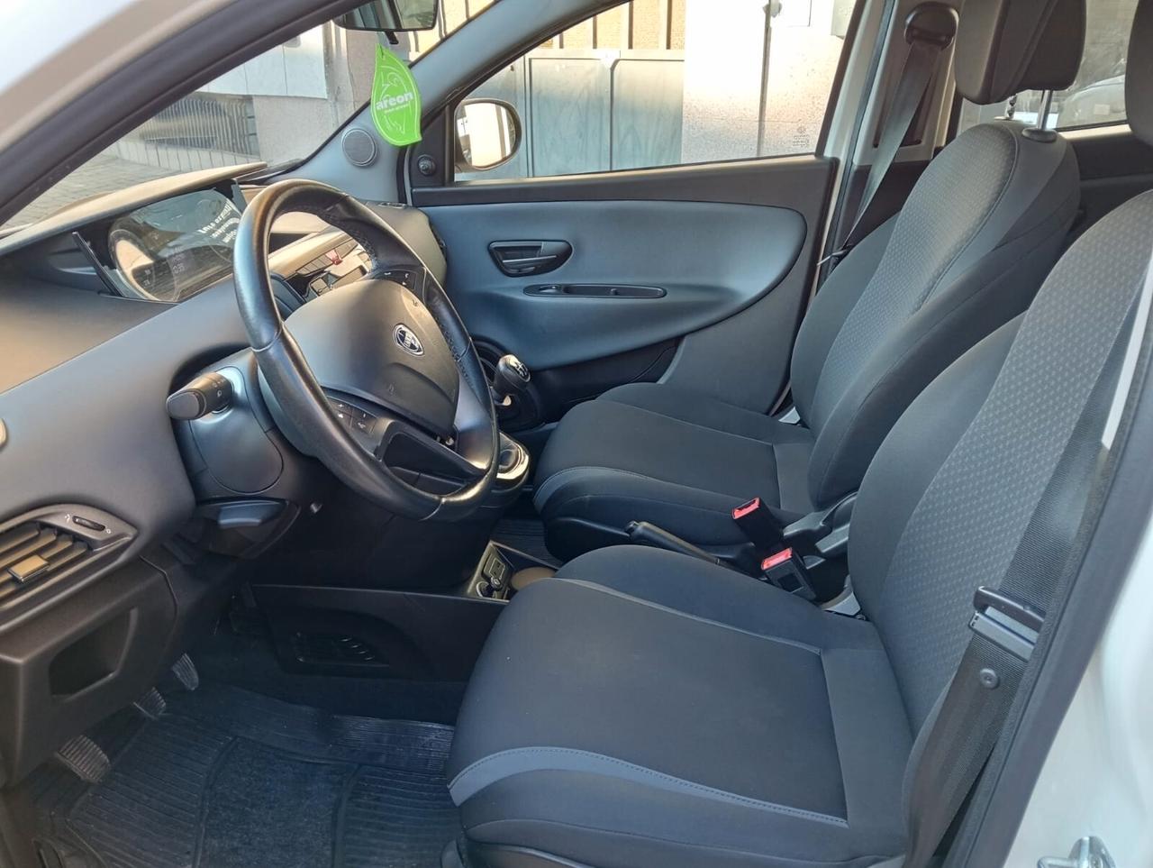 Lancia Ypsilon 1.2 69 CV 5 porte