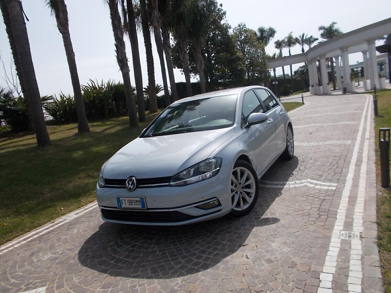 Volkswagen Golf 1.6 TDi VIRTUAL COCKPIT da VETRINA