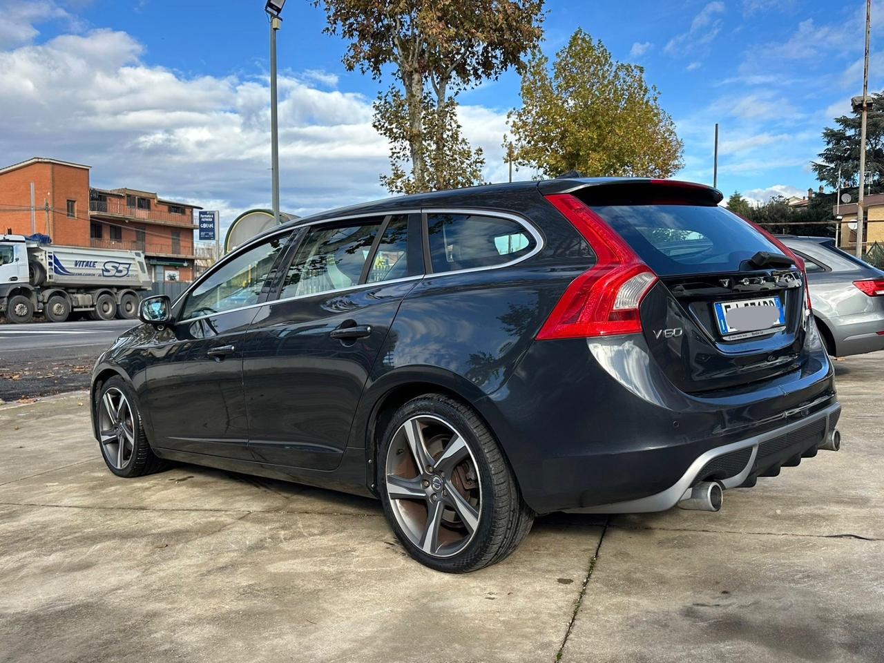 Volvo V60 D5 R-design