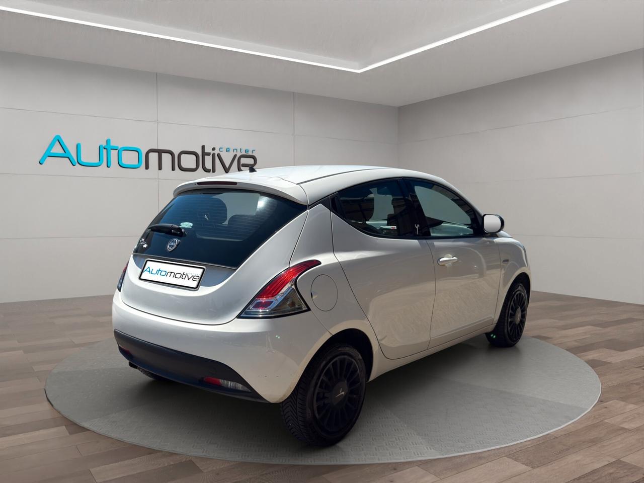 Lancia Ypsilon 1.2 69 CV 5 porte GPL Ecochic Silver