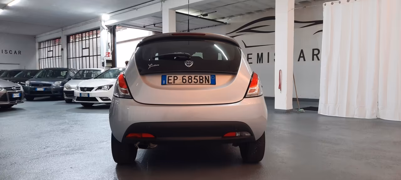Lancia Ypsilon 1.2 69 CV 5 porte S&S Platinum