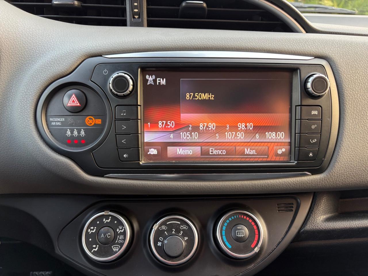 Toyota Yaris 1.0 benz ideale per neopatentati