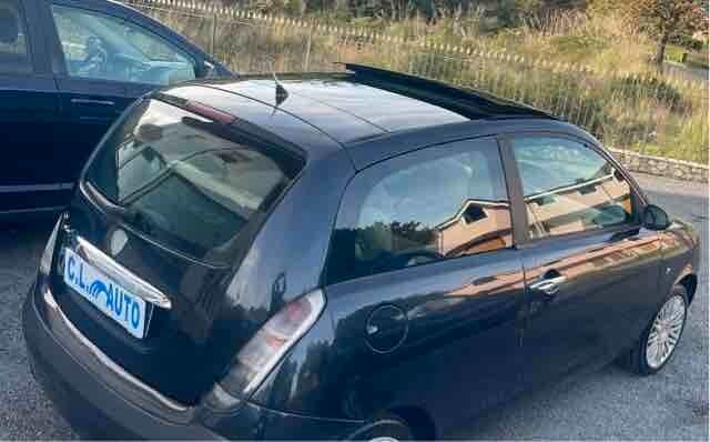 Lancia Ypsilon 1.3 MJT 75 CV Platino