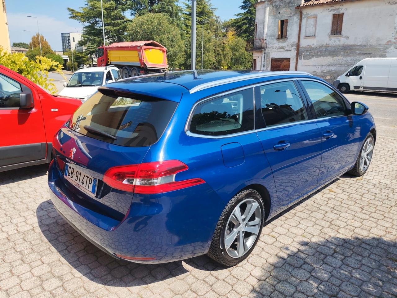 Peugeot 308 BlueHDi 130 S&S SW Allure
