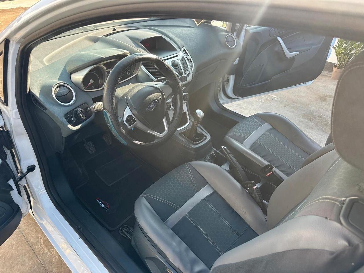 Ford Fiesta 1.4 TDCi 68CV 3 porte Titanium