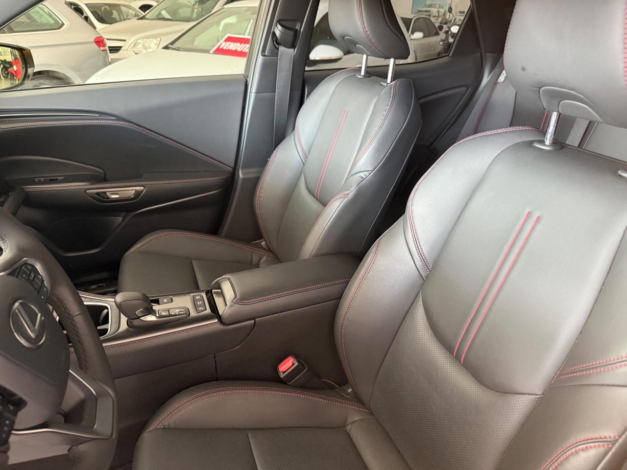 Lexus LBX Hybrid Emotion