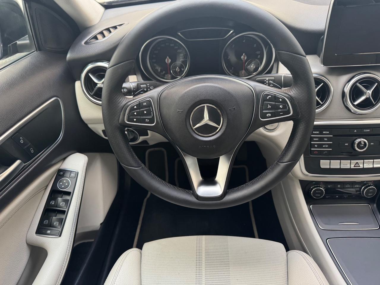 Mercedes-benz GLA 180 d Automatic Premium