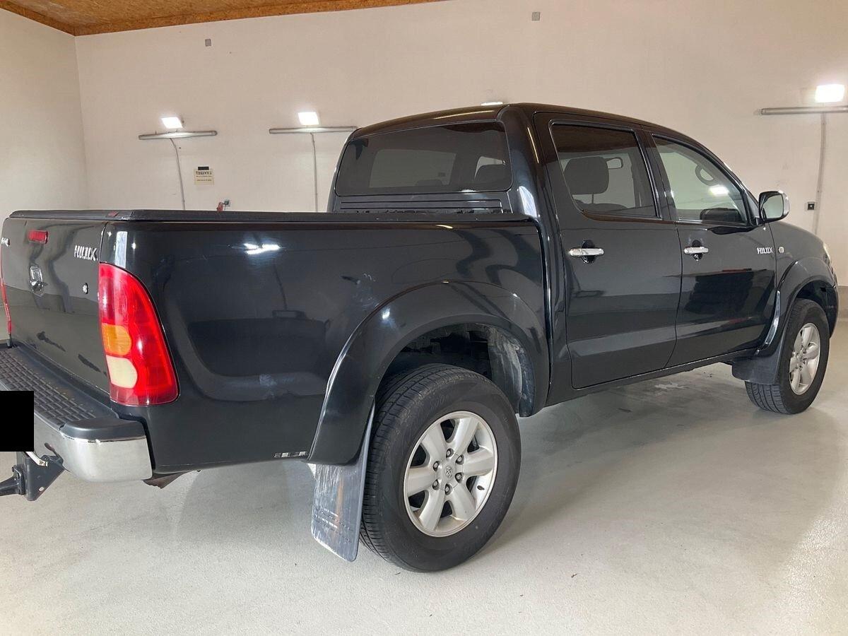 Toyota Hilux 2.5 D-4D 4WD 4p. Double Cab DLX