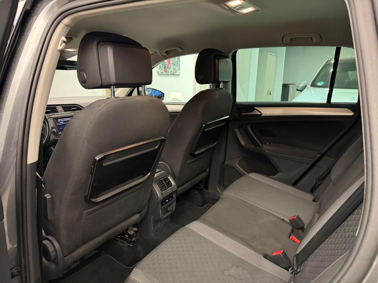 Volkswagen Tiguan 2.0 TDI SCR DSG 4MOTION Business BMT
