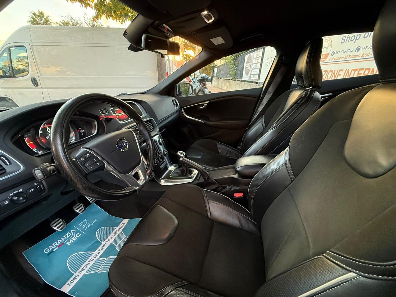 Volvo V40 D2 R-DESIGN