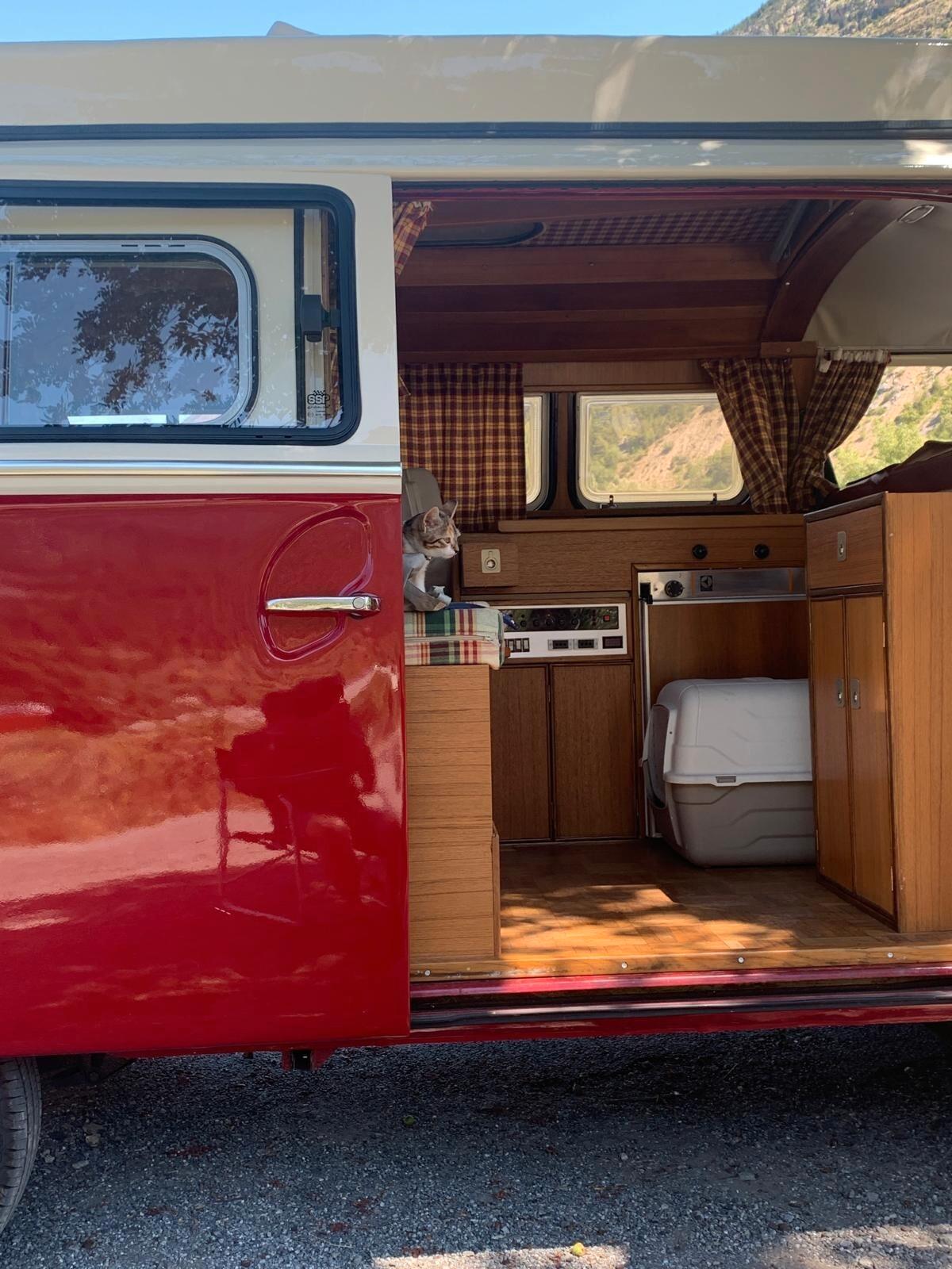 Volkswagen T2a + Roulotte Lander 340 Bora