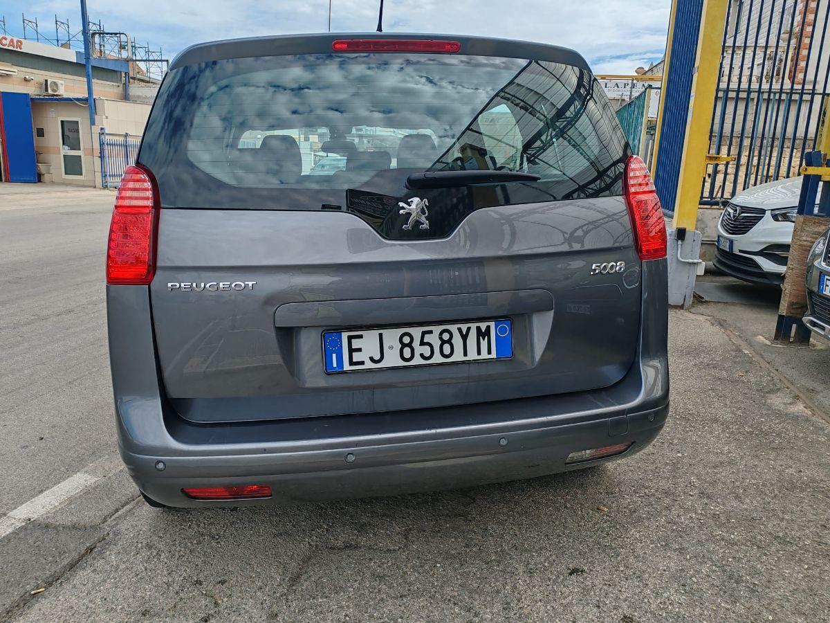 PEUGEOT 5008 1.6 HDi 112 CV Active - 2011