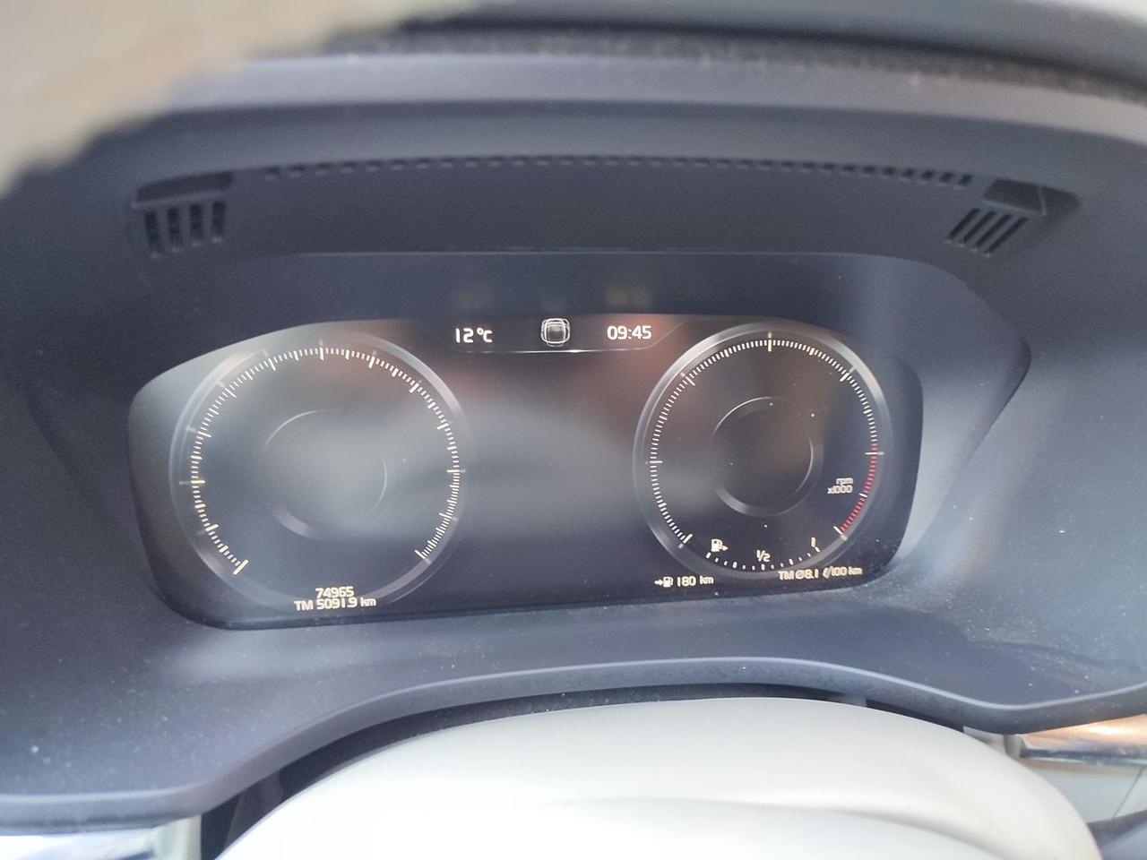 Volvo XC 60 2.0 B4 MHEV Momentum Pro #7446