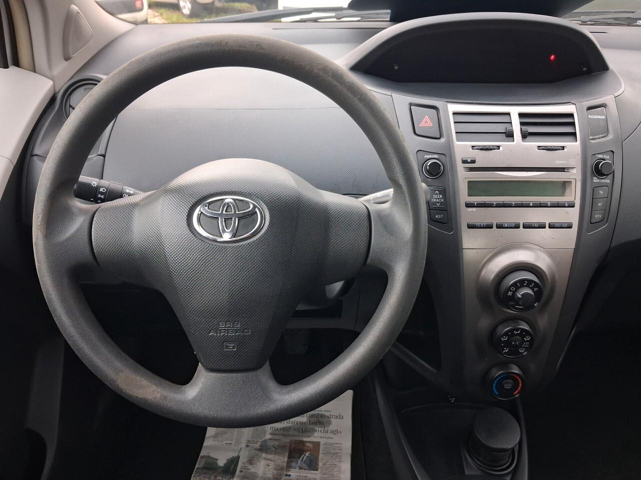 Toyota Yaris 1.0 5porte