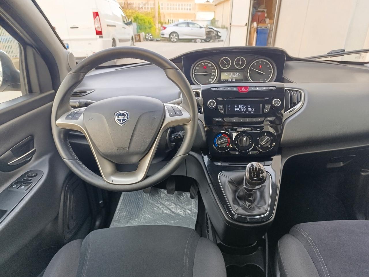 Lancia Ypsilon 1.2 69 CV 5 porte GPL Ecochic 30th Anniversary - Ok Neopatentati