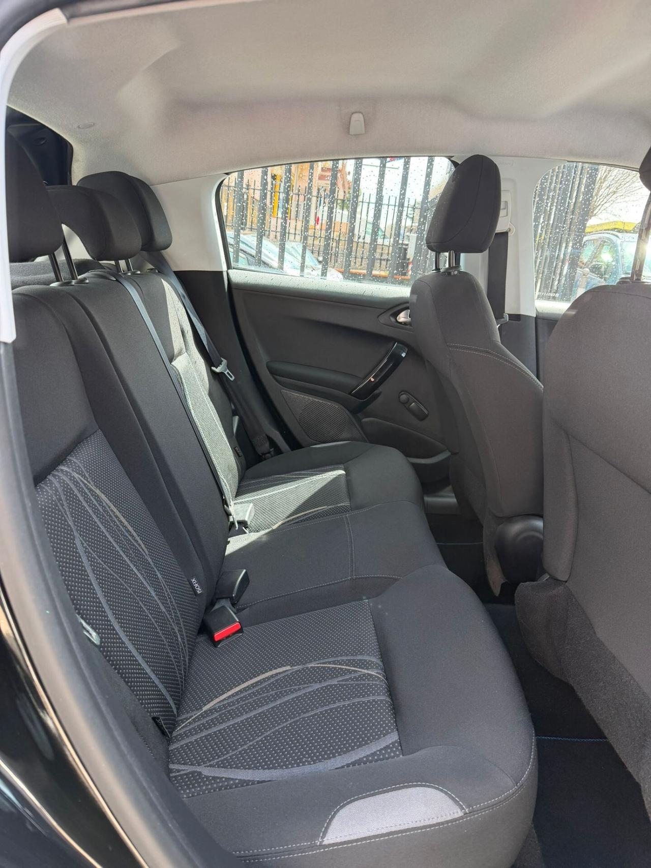 Peugeot 208 1.4 HDi 68 CV 5 porte Allure