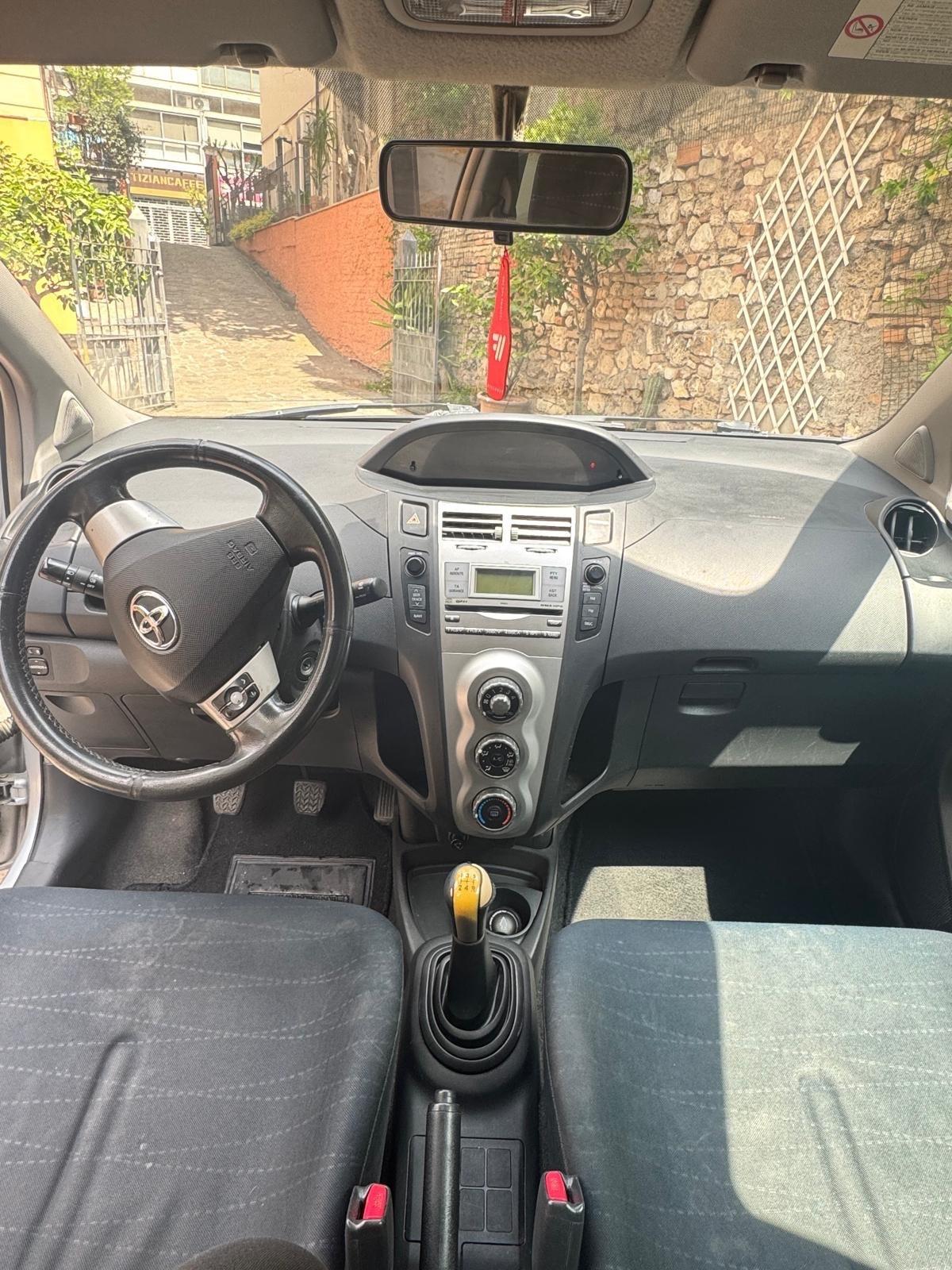 Toyota Yaris 1.0 3 porte Sol