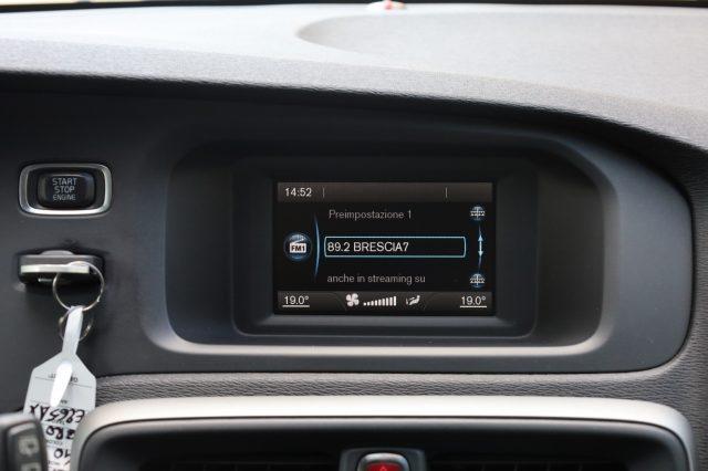 VOLVO V40 D2 2.0d UniPropietario Tagliandata per NEOPATENTAT