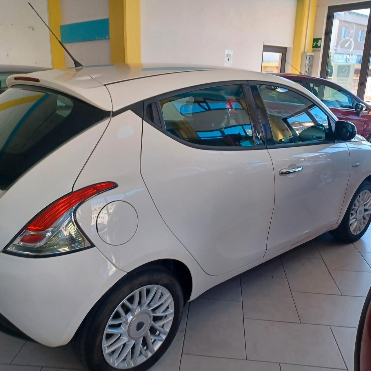 NEOPATENTATI LANCIA YPSILON 1.2 OTTIMO STATO