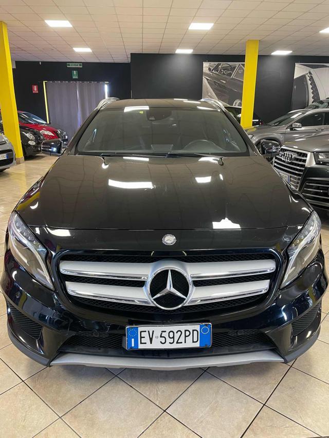 MERCEDES-BENZ GLA 200 CDI Premium*AUTOMATICA/NAVI/LED*