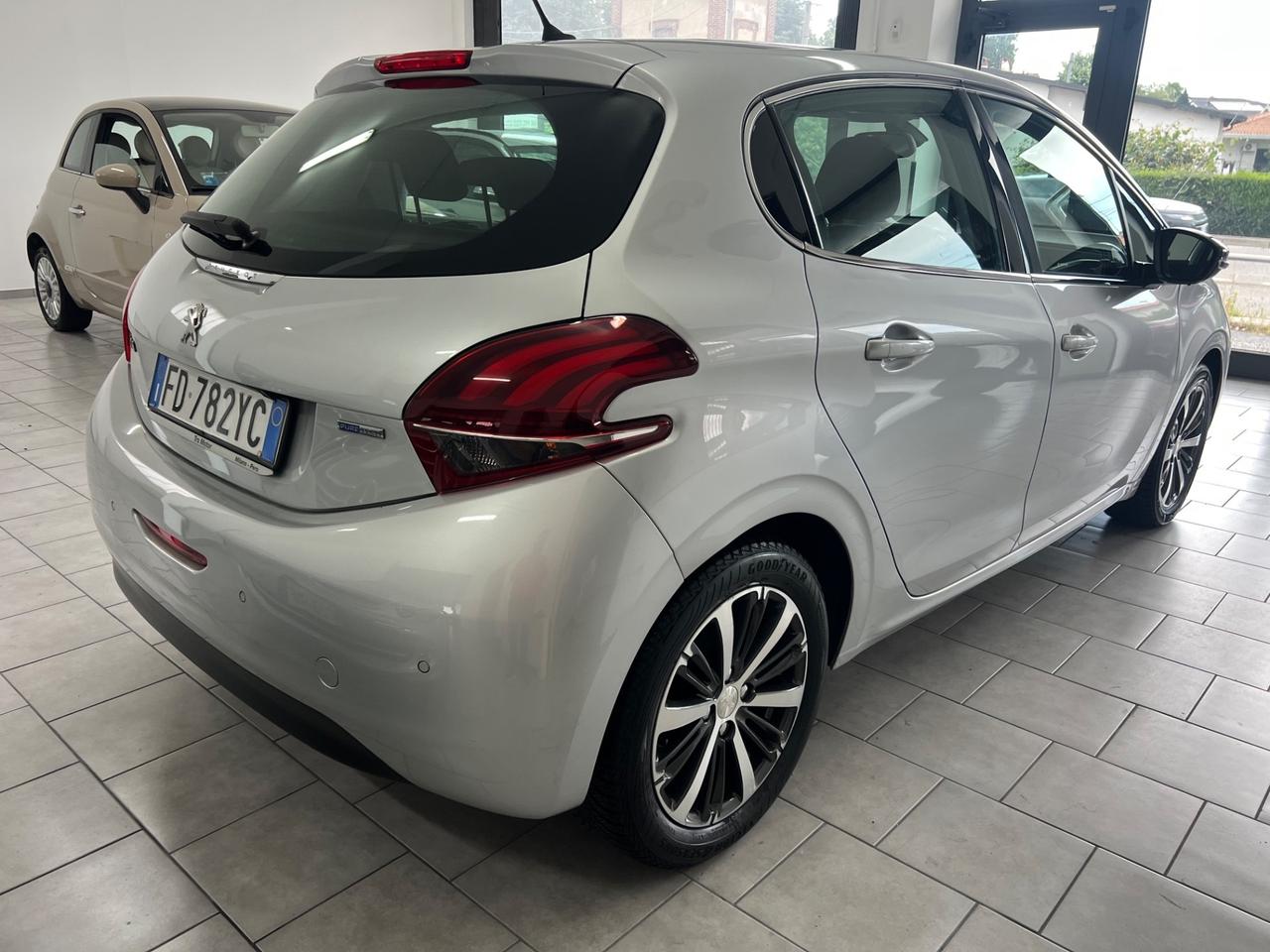 Peugeot 208 PureTech 82 5 porte Allure