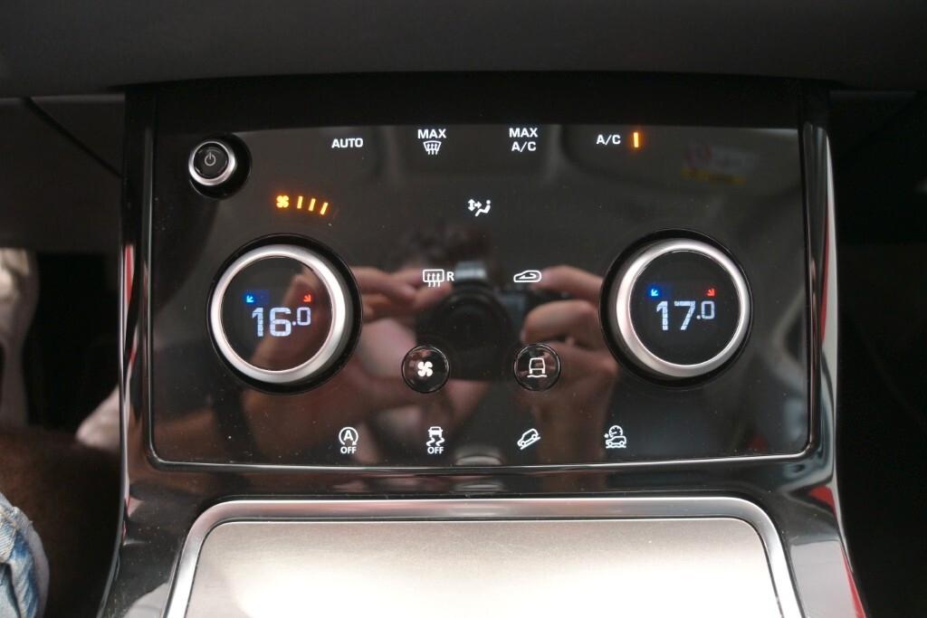 LAND ROVER RANGE ROVER EVOQUE 2.0D I4 163CV AUTO AWD SE ( FARI LED - PELLE - AMBIENT LIGHTS - CRUISE - NAVI - MIRROR - PDC - TELECAMERA POST. - CERCHI 18 )