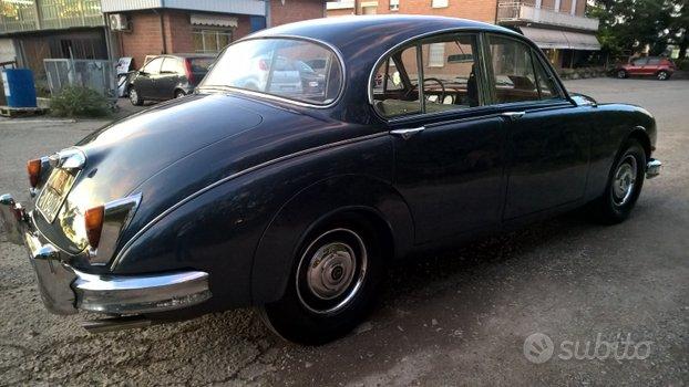 DAIMLER saloon 2.5 v8 ( Jaguar )