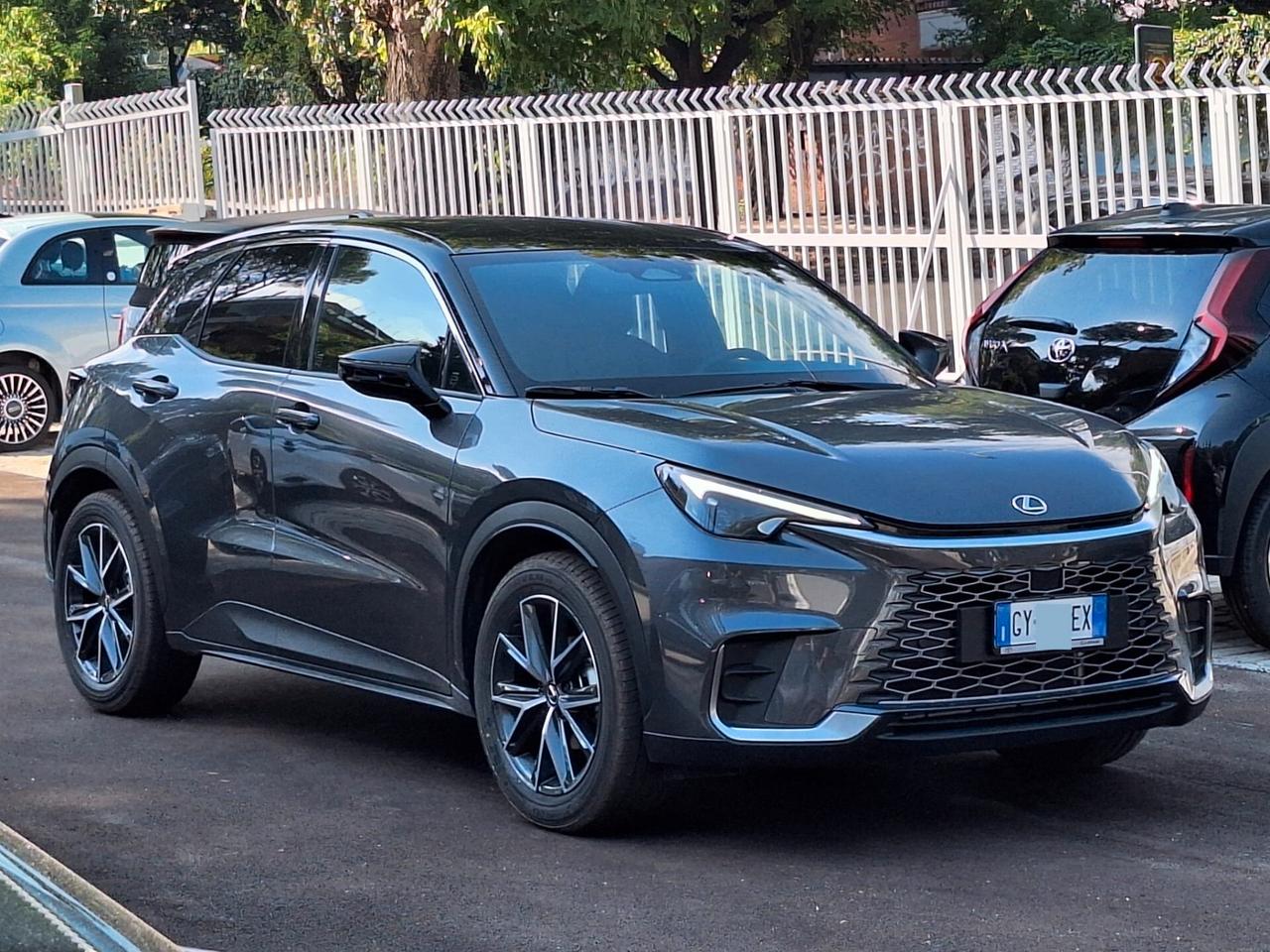 Lexus LBX Hybrid Emotion