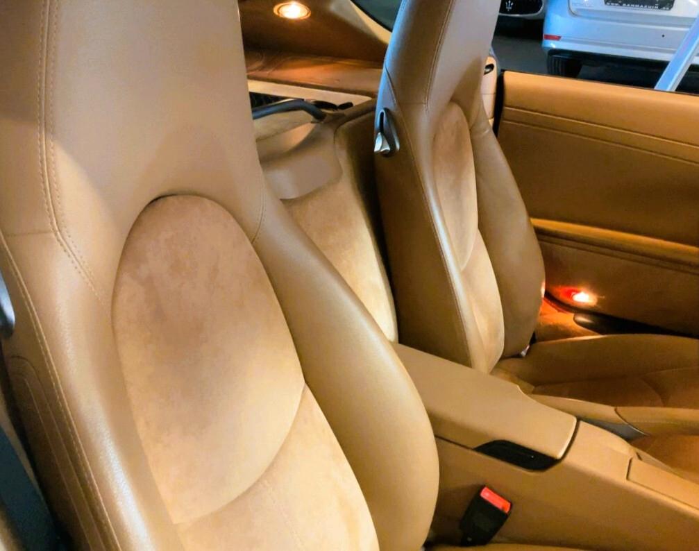 Porsche Cayman 2.7