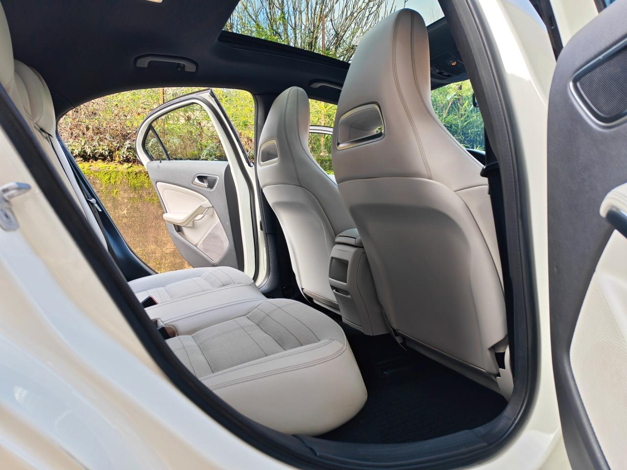 Mercedes-Benz A180 1.6 BENZINA 122cv / TETTO