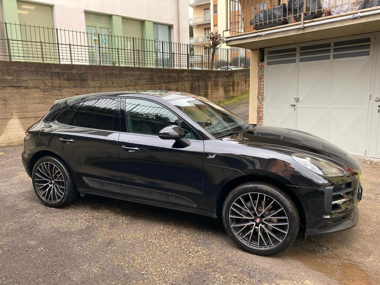 Porsche Macan 2.0 pdk con tetto panoramico