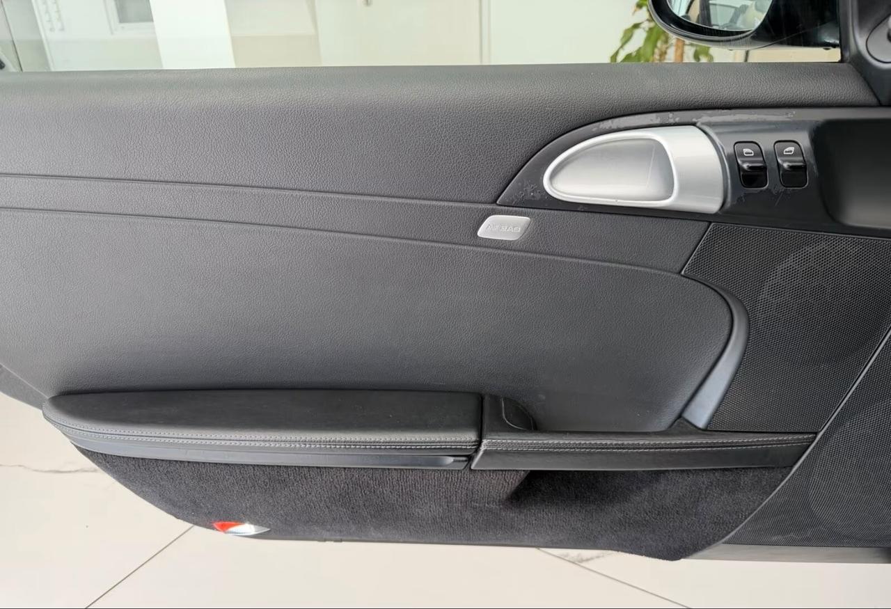 Porsche Cayman S 19 pollici. Fotocamera. Auto. Xenon