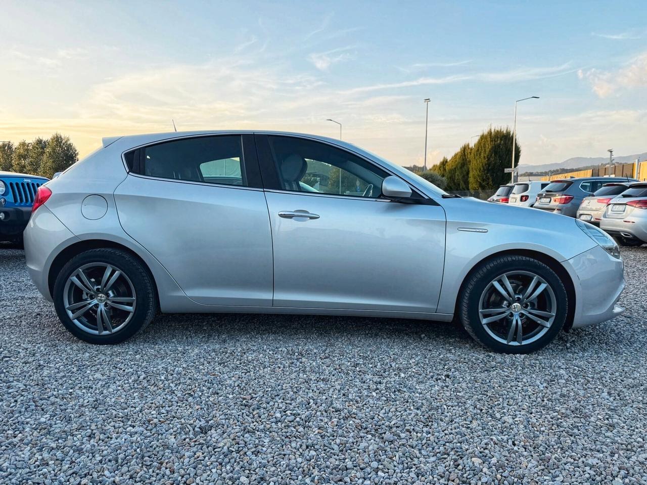 Alfa Romeo Giulietta 1.6 JTDm-2 105 CV SENSORI PDC CRUISE OK NEOPATENTATI
