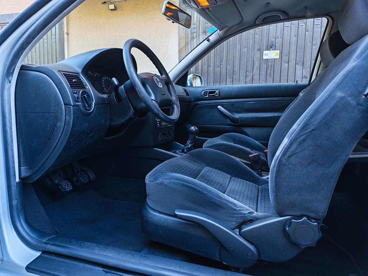 Volkswagen Golf 1.6 BENZINA 100cv / 86.000km / Unipro