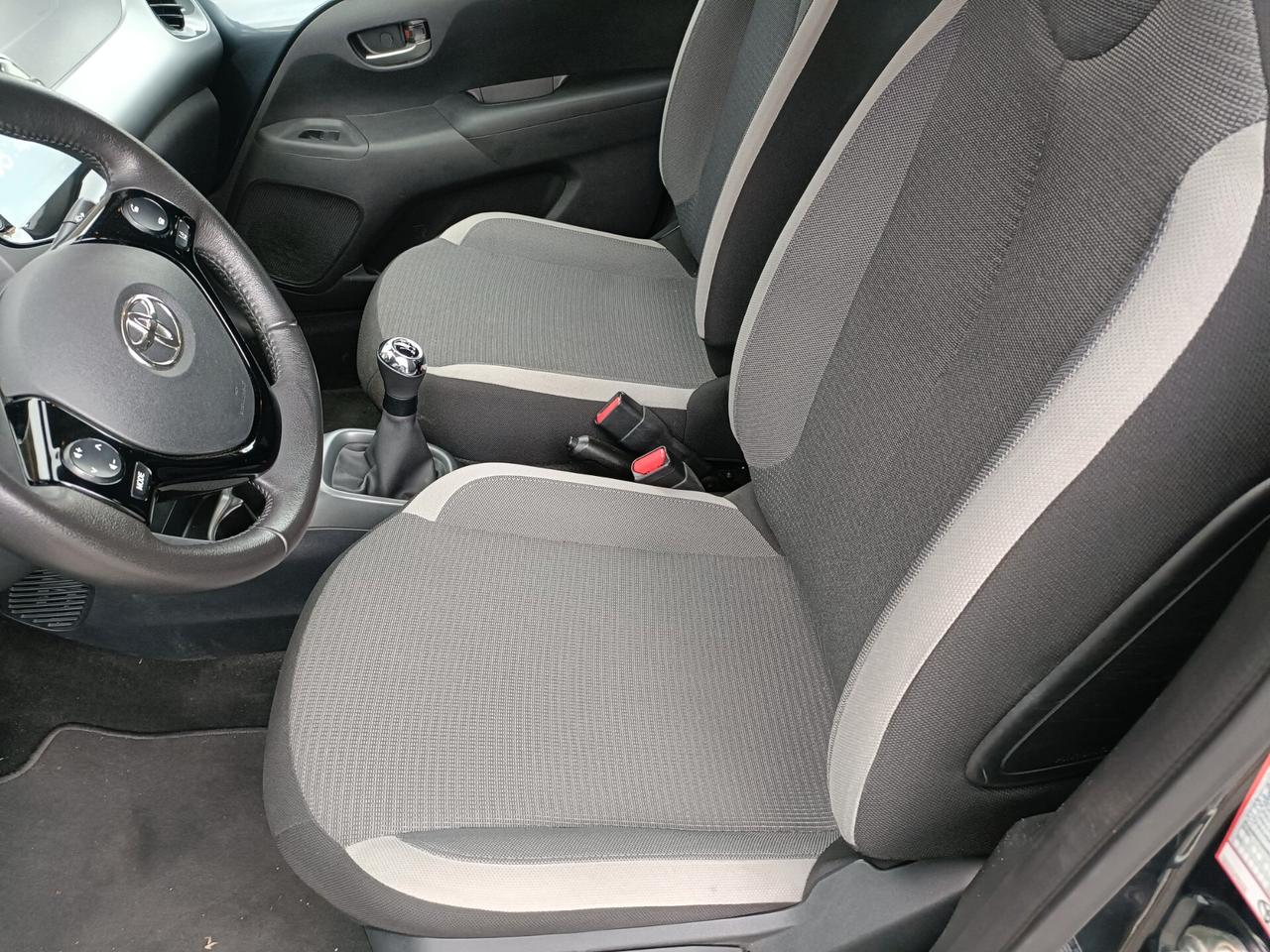 Toyota Aygo Connect 1.0 VVT-i 72 CV 5 porte x-play