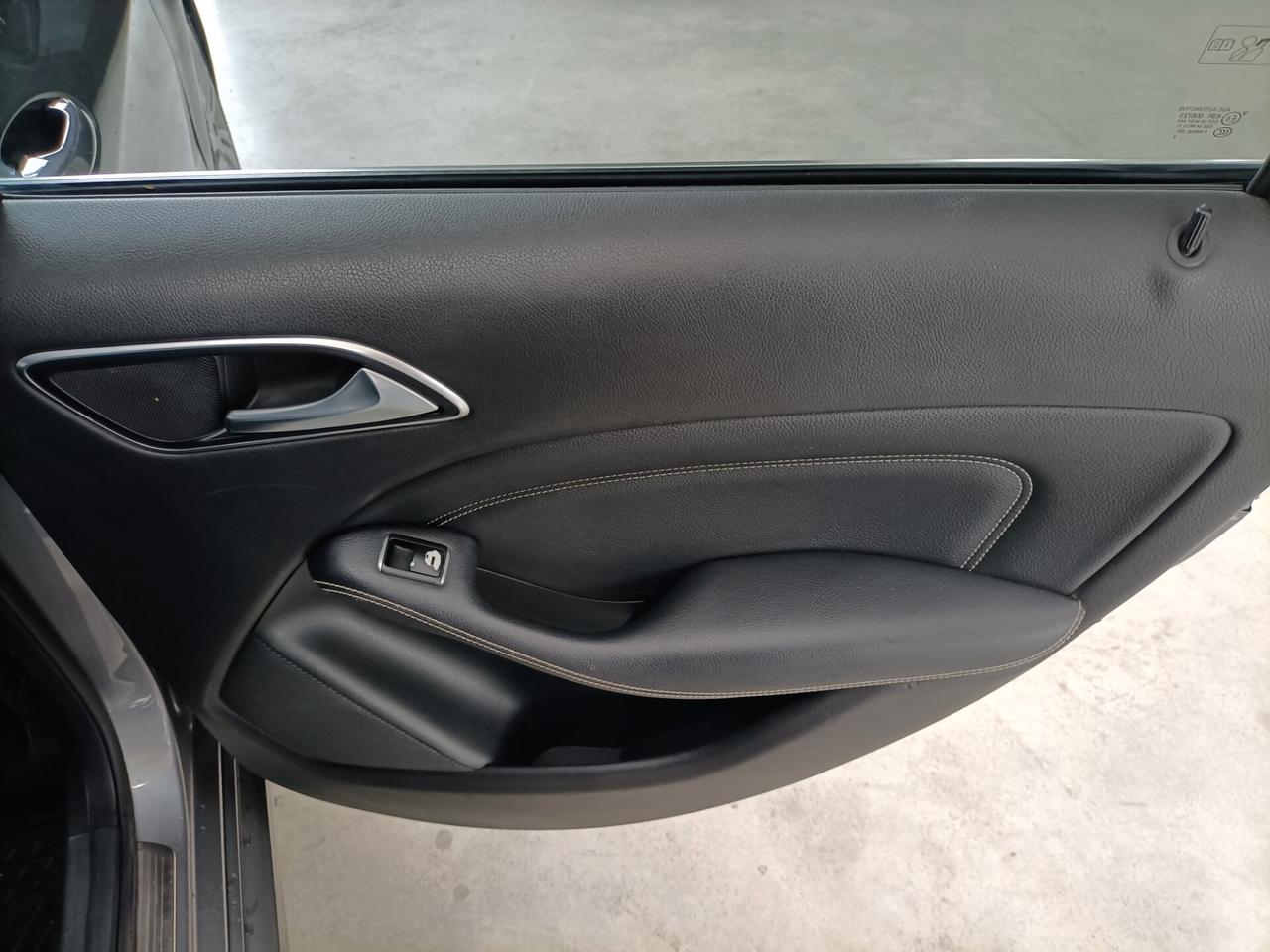 Mercedes-benz B 180 CDI BlueEFFICIENCY Premium 01/2012