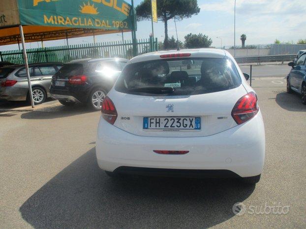 Peugeot 208 Peugeot 208 208 PURE TECH 1.2 BENZ 82