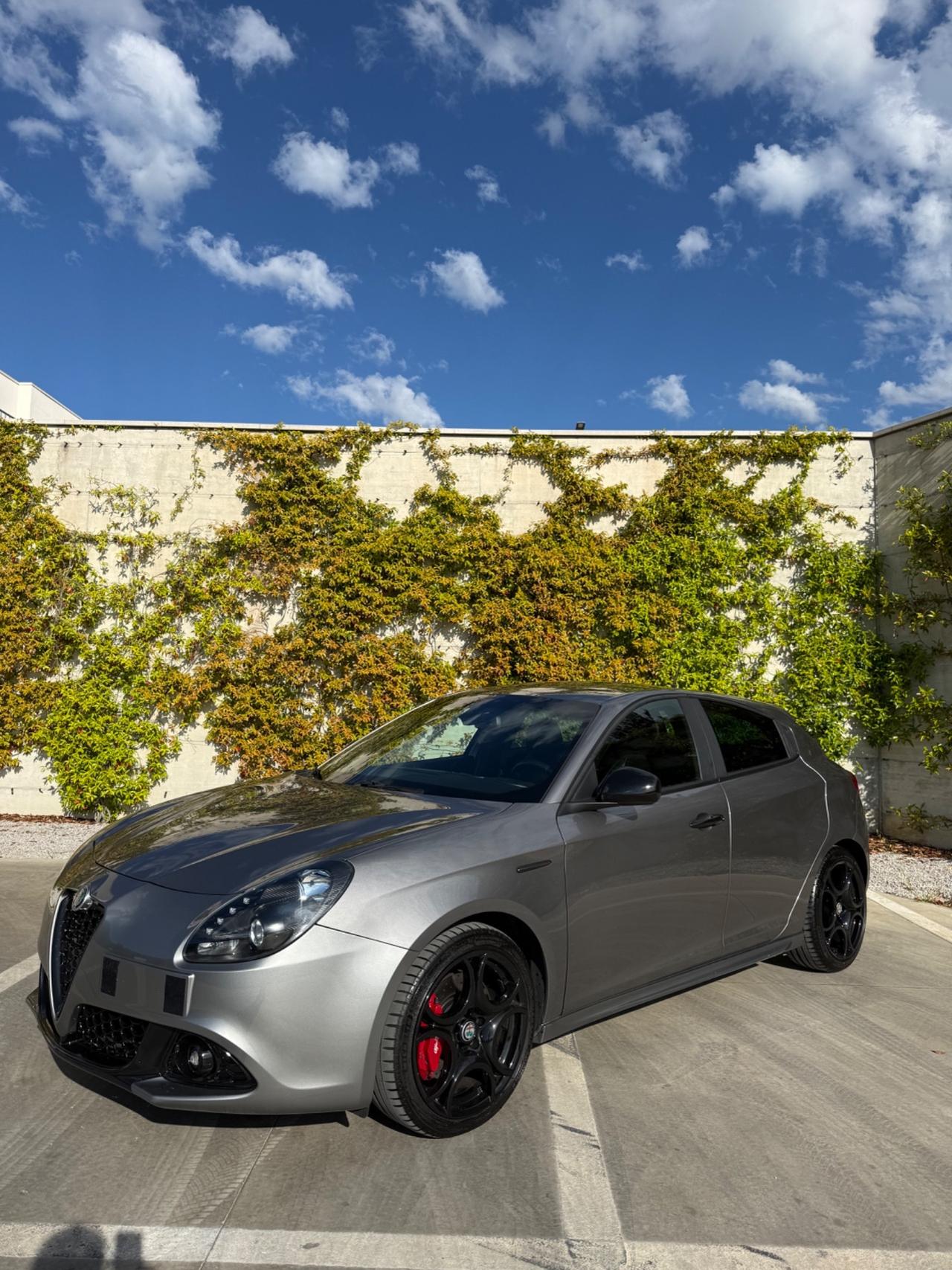 Alfa Romeo Giulietta 1750 Turbo TCT Veloce Carbon look