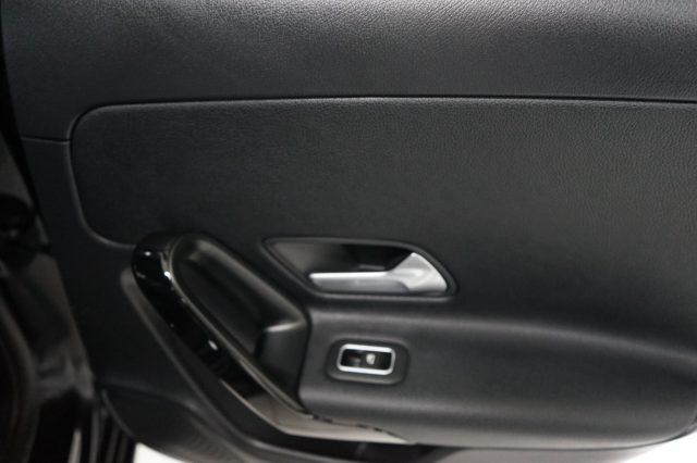 MERCEDES-BENZ A 180 d Automatic Business UFFICIALE UNIPROP.