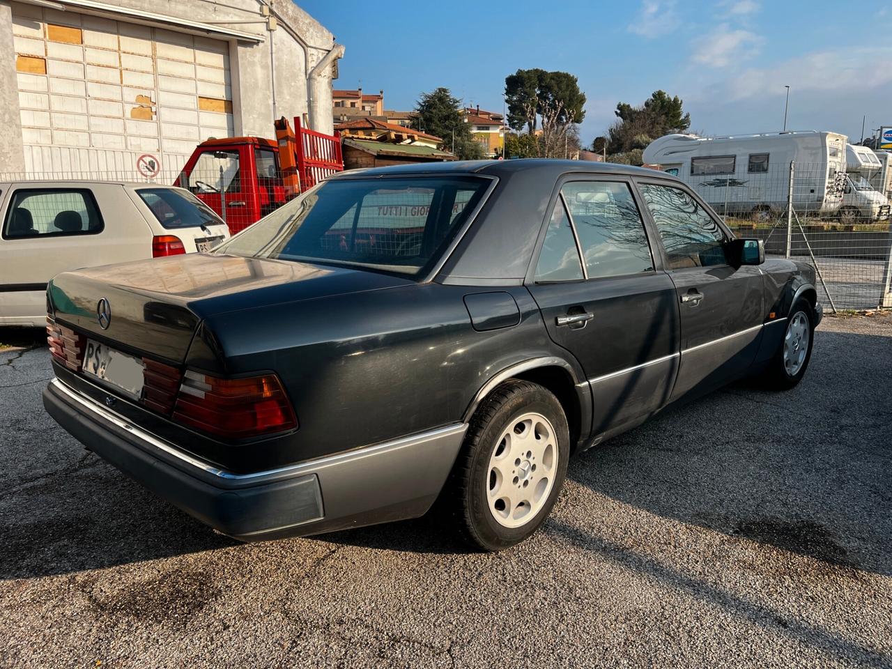 Mercedes-benz 230E