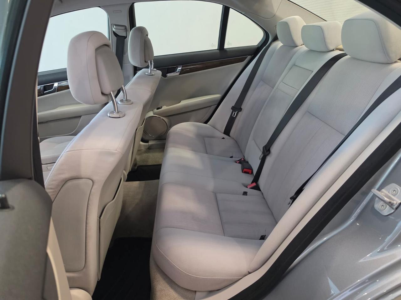 Mercedes-benz C 220 CDI BlueEFFICIENCY Avantgarde