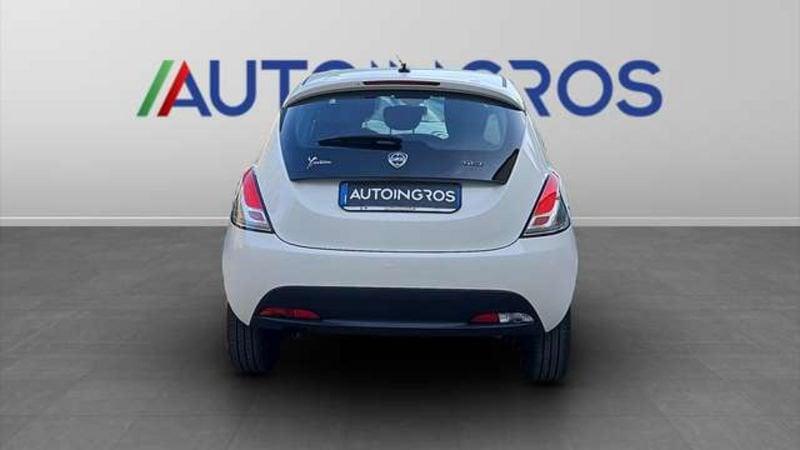 Lancia Ypsilon 1.0 FireFly Hybrid Silver