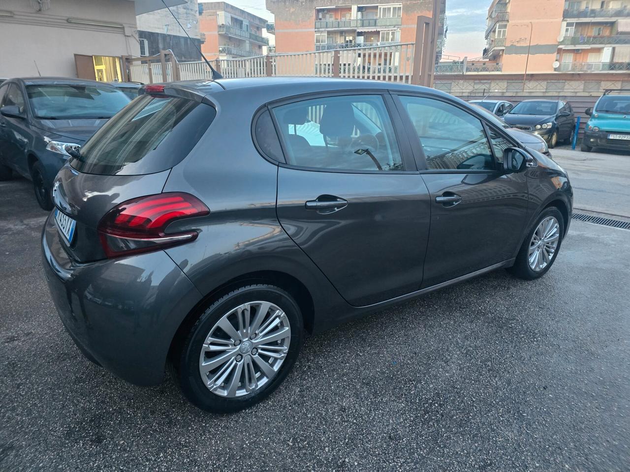 Peugeot 208 PureTech 82 5 porte Allure