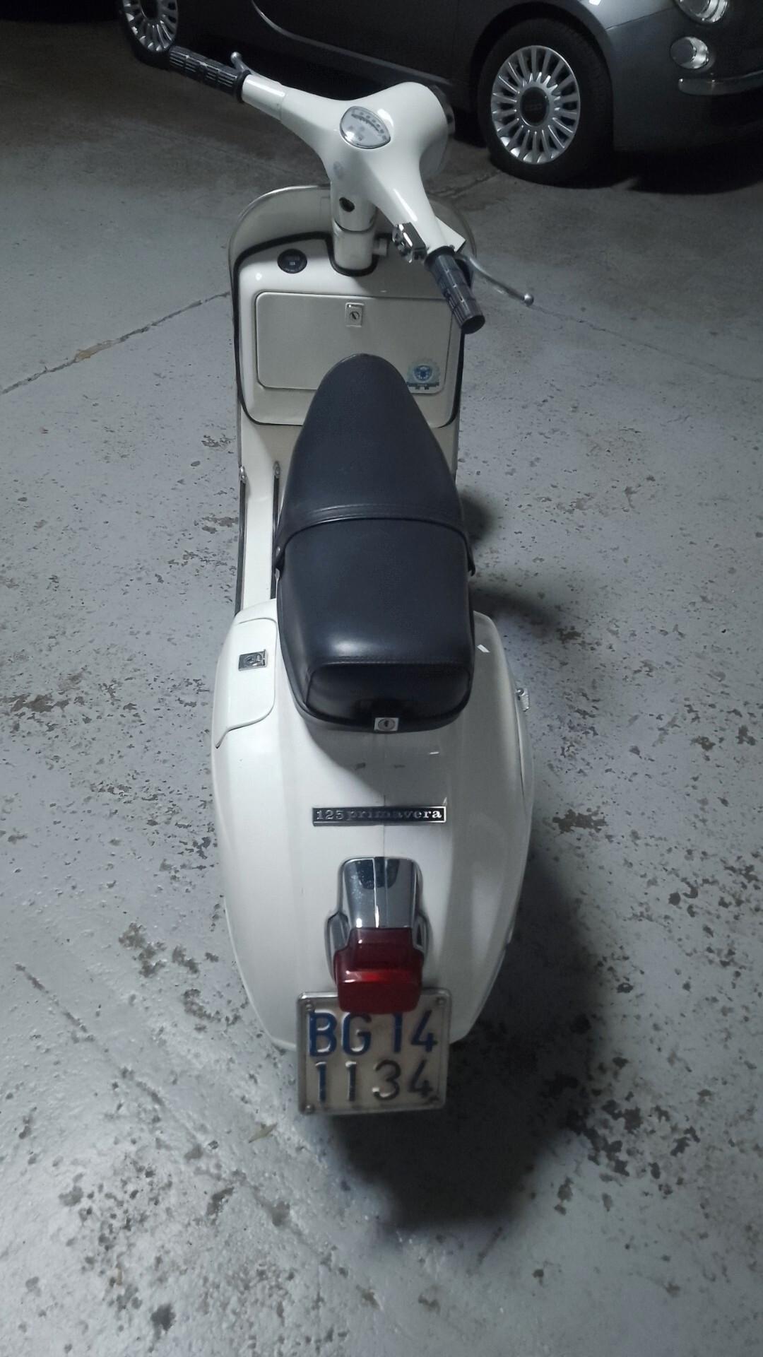 Piaggio Vespa 125 Primavera 1977 bella
