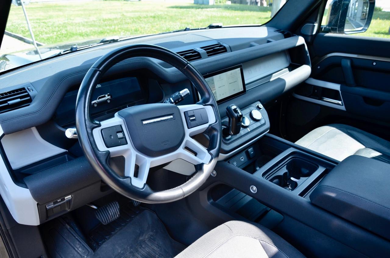 LAND ROVER DEFENDER 2.0d SD4 AWD 240cv 7 POSTI AUTO, GARANZIA UFF LAND ROVER, UFF ITALIANA, SERVICE UFF LAND ROVER, EURO 6D, TETTO, HI-FI MERIDIAN, FARI LED, PERMUTE