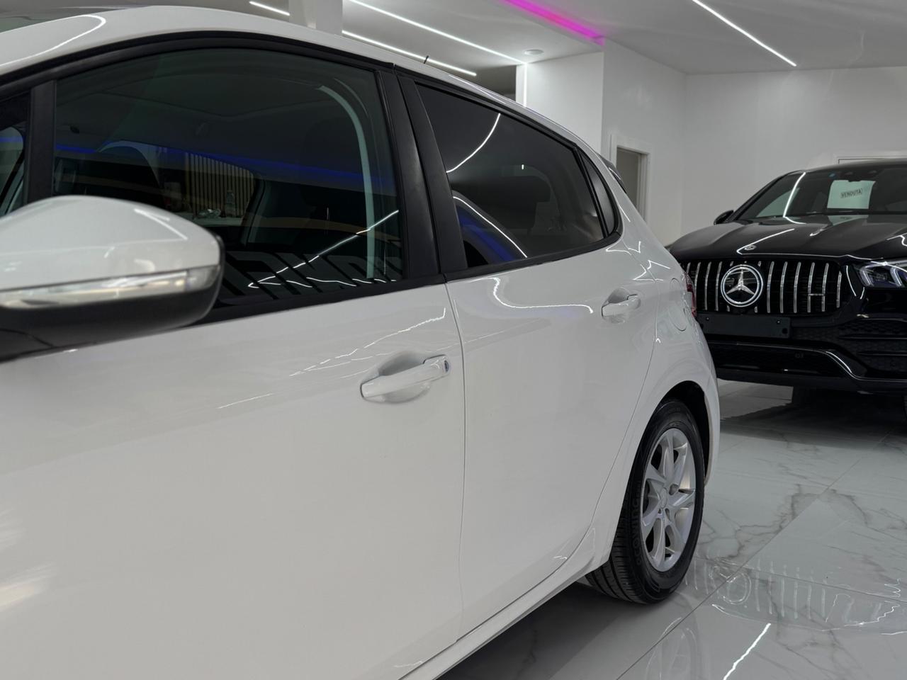 Peugeot 208 1.4 HDi 68Cv Allure-Iper Full